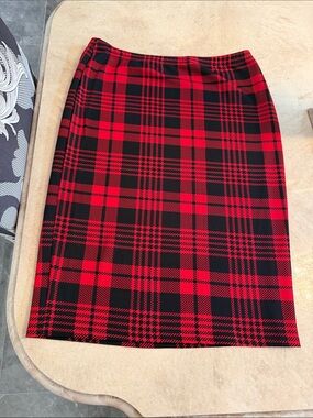 Women's Red and Black Plaid Pencil Skirt, has stretch